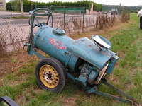 Pulverisateur Berthoud tracte a cuve metallique (30eme fete des moissons de Saint-Jean-de-Touslas) (2)